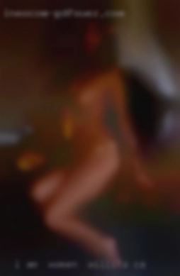 I am  women in Willits, CA single looking sex couples.